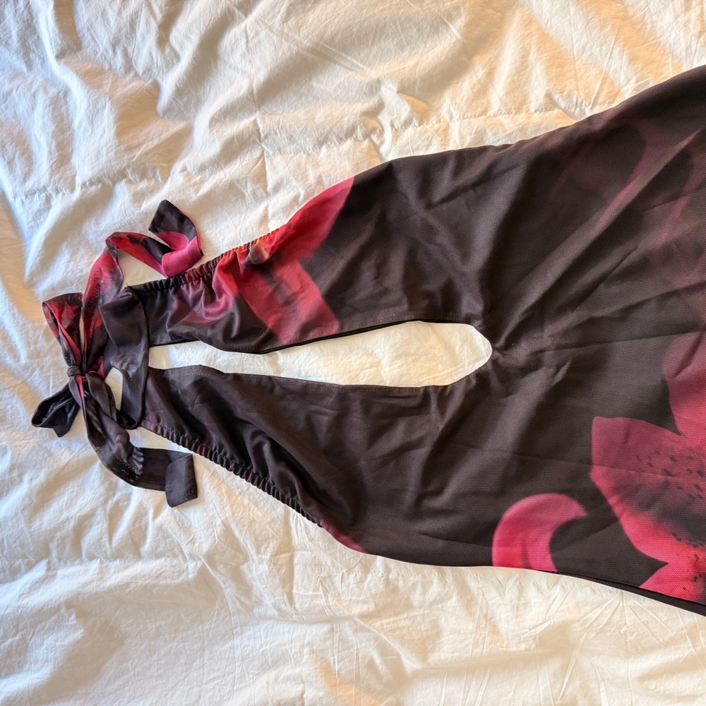 Murci Tigerlily Asymmetrical Cutout Mini Dress | Black & Pink | NWT | Size 6 - Picture 4 of 6